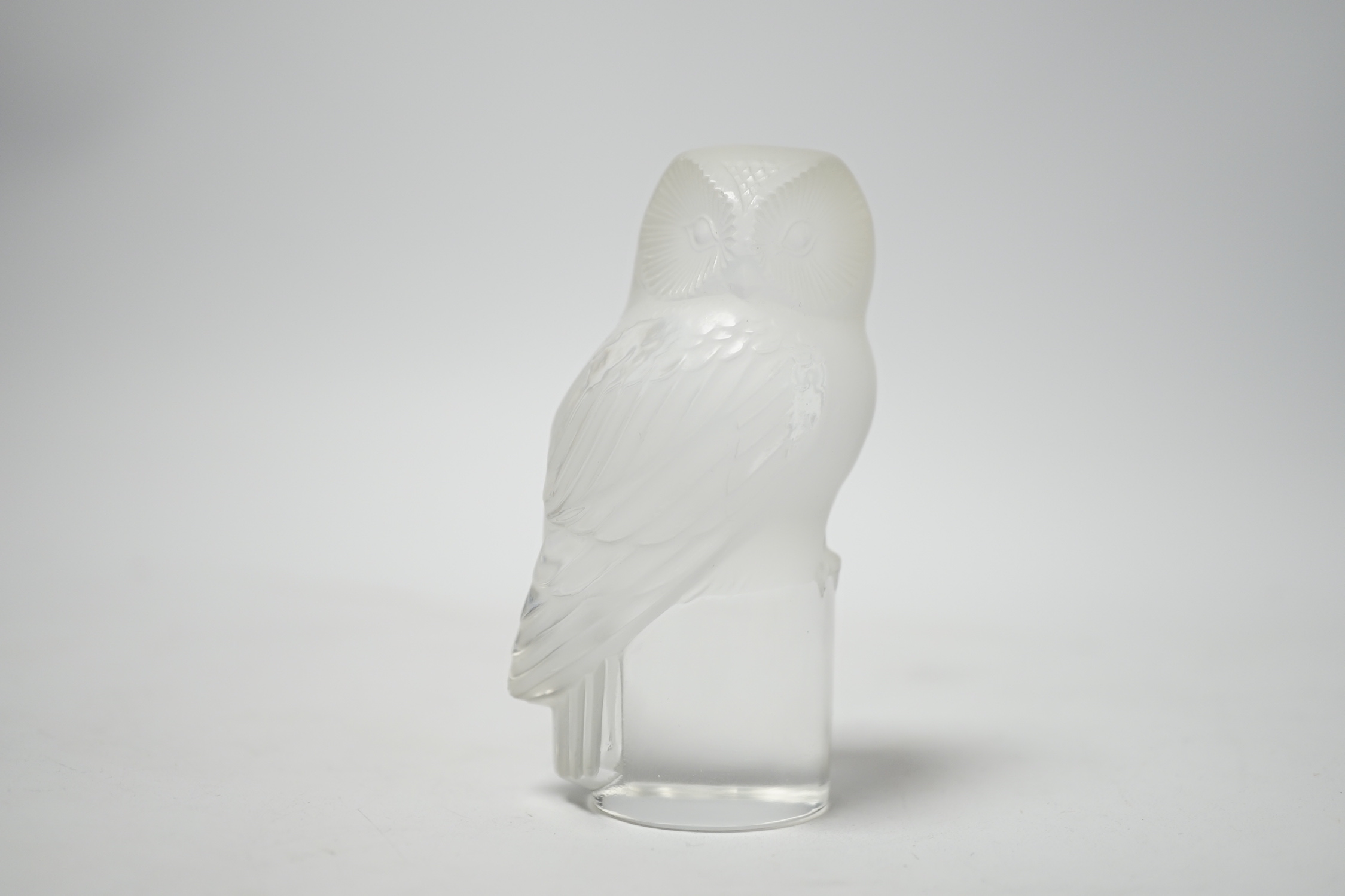 A modern Lalique glass owl, 9cm